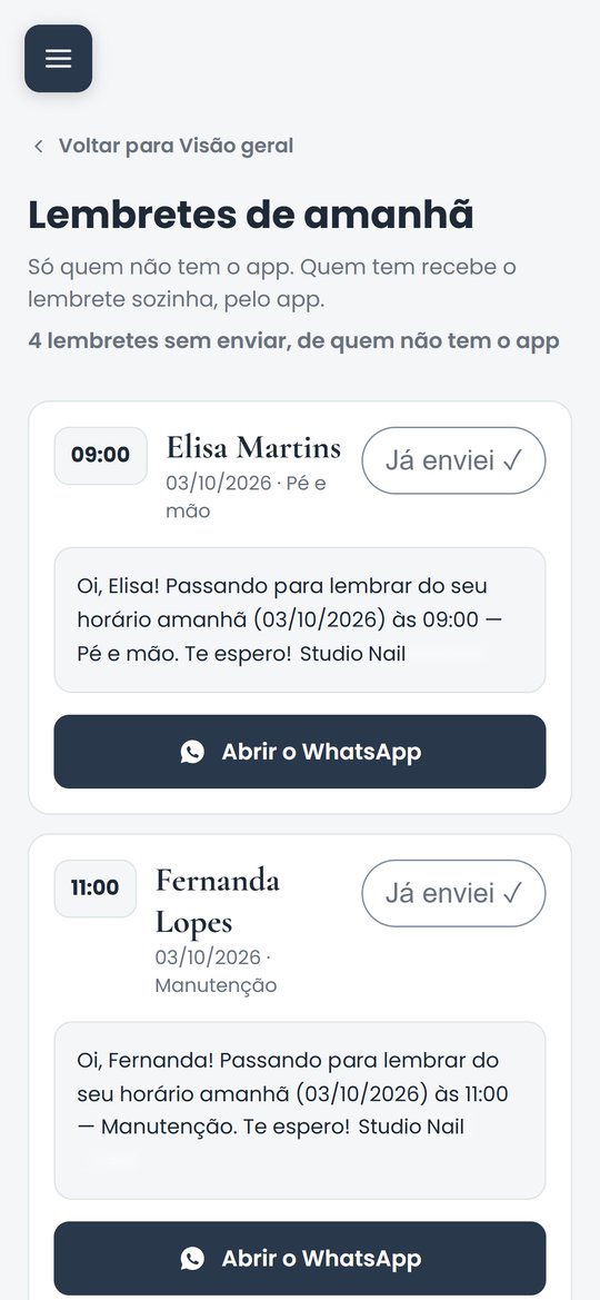 Tela Lembretes de amanhã: cada cliente com o horário, o texto do lembrete pronto e o botão Abrir o WhatsApp